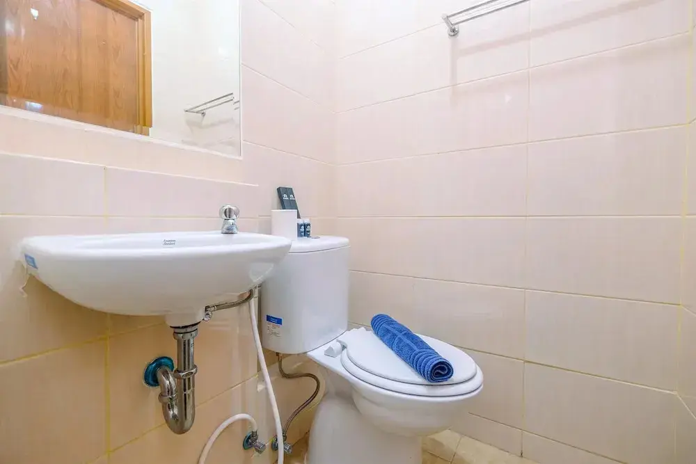 Депок: Comfort Studio at Dave Apartment