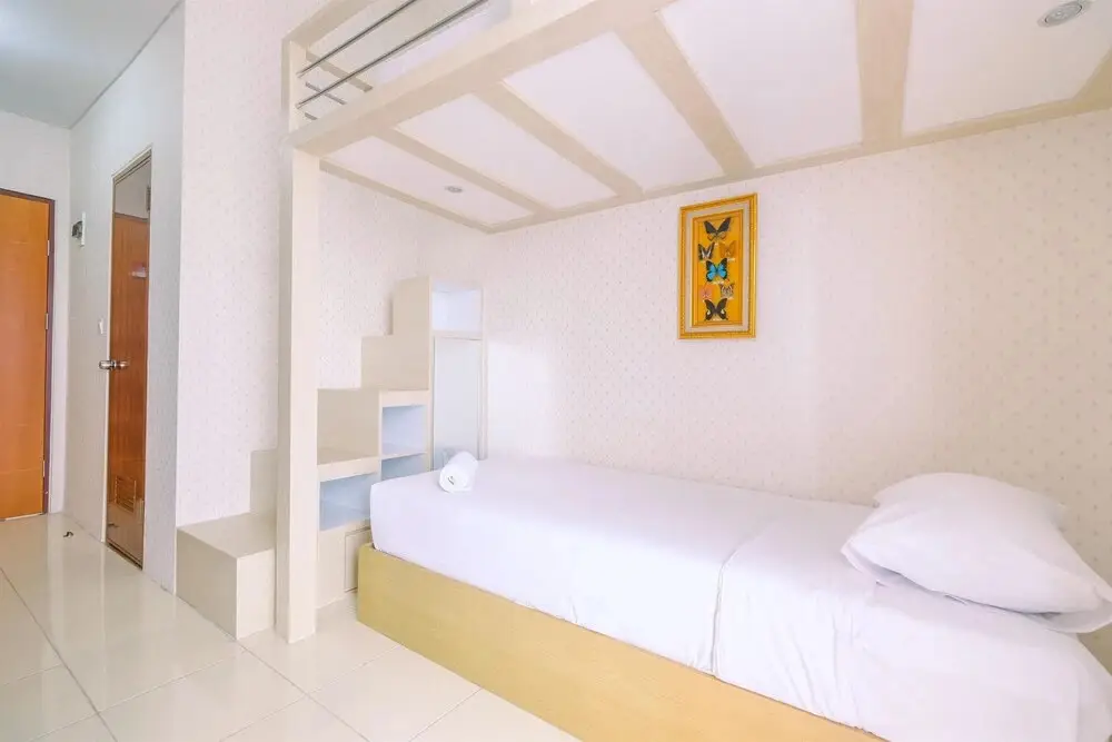 Депок: Comfort Studio at Dave Apartment