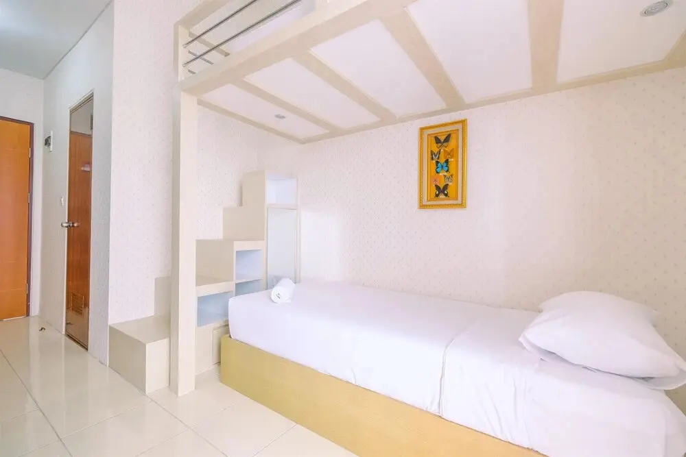 Депок: Comfort Studio at Dave Apartment