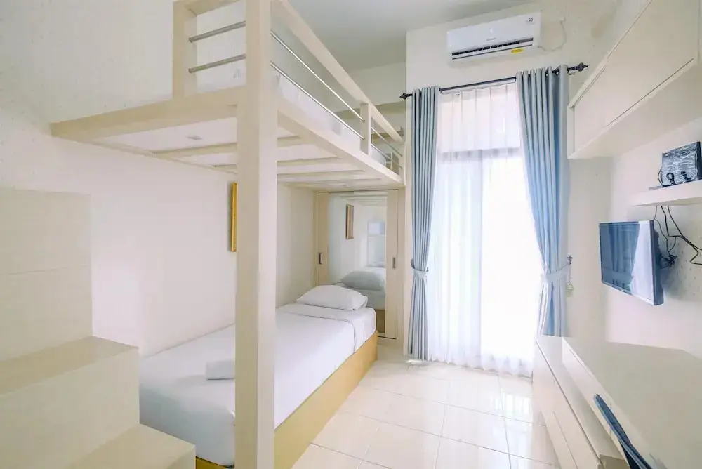 Депок: Comfort Studio at Dave Apartment
