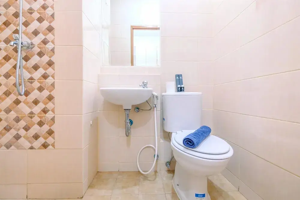 Депок: Comfort Studio at Dave Apartment