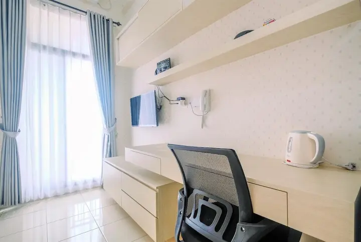 Депок: Comfort Studio at Dave Apartment
