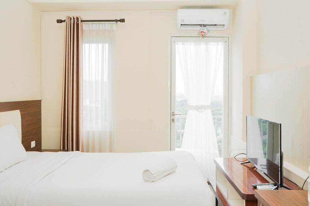Южный Тангеранг: Fully Furnished with Cozy Design Studio Easton Park Apartment