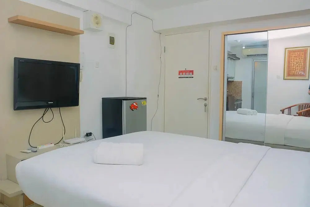 Джакарта: Comfort and Minimalist Studio Bassura City Apartment