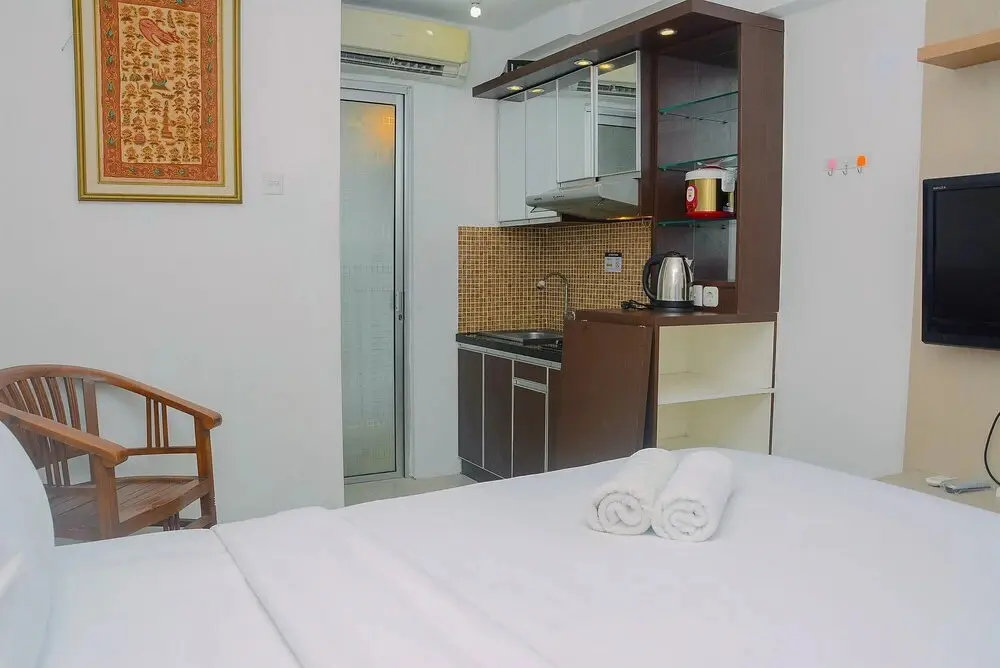 Джакарта: Comfort and Minimalist Studio Bassura City Apartment