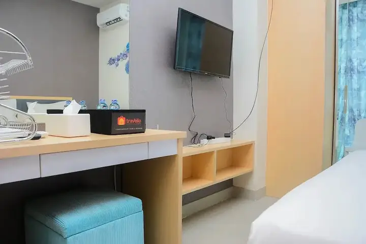 Бекаси: Cozy Stay 1BR at Grand Kamala Lagoon Apartment