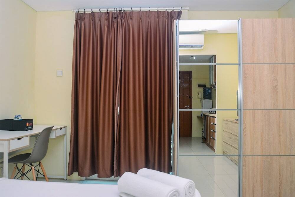 Джакарта: Comfort Studio Apartment Woodland Park Residence