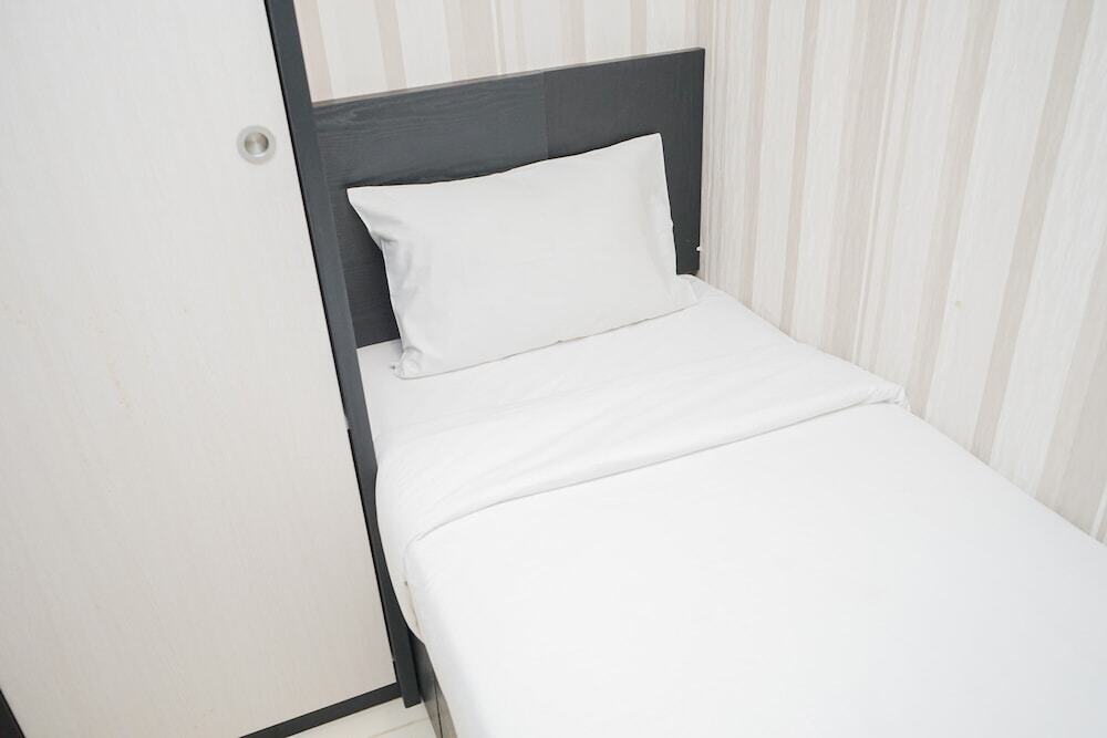 Южный Тангеранг: Modern Comfy 2BR Serpong Greenview Apartment