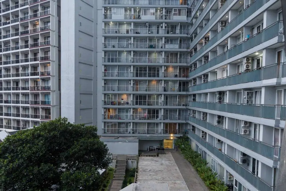 Бандунг: Comfy Studio At Dago Suites Apartment