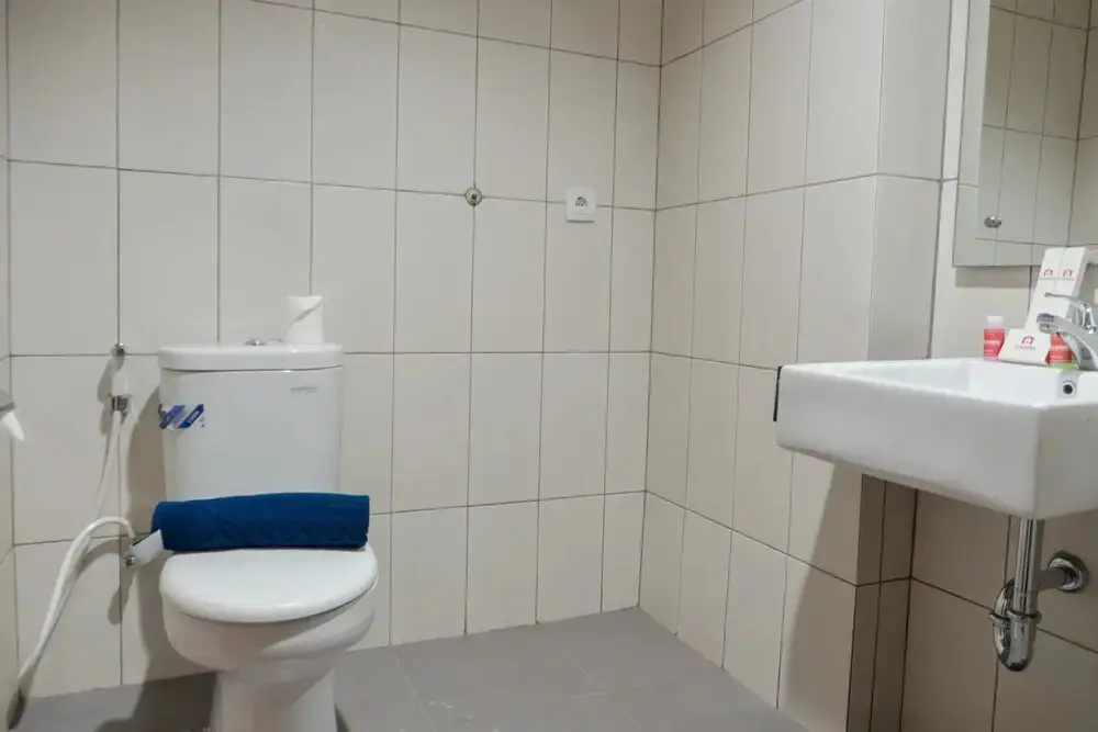 Бандунг: Comfy Studio At Dago Suites Apartment