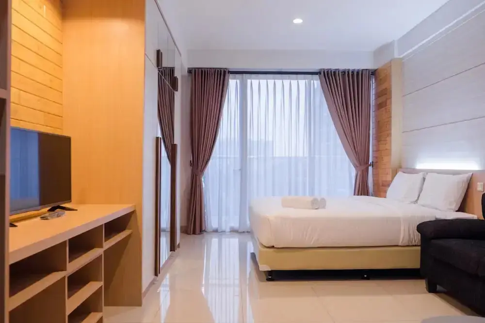 Бандунг: Comfy Studio At Dago Suites Apartment
