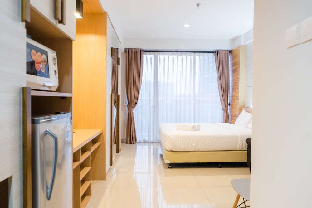 Бандунг: Comfy Studio At Dago Suites Apartment