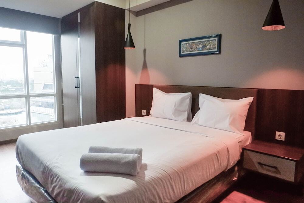 Сурабая: Classy 1BR Apartment with Pool View at Grand Sungkono Lagoon