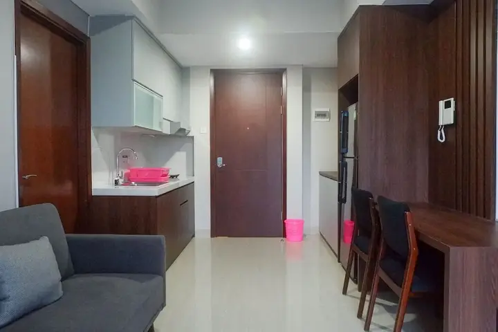 Сурабая: Classy 1BR Apartment with Pool View at Grand Sungkono Lagoon