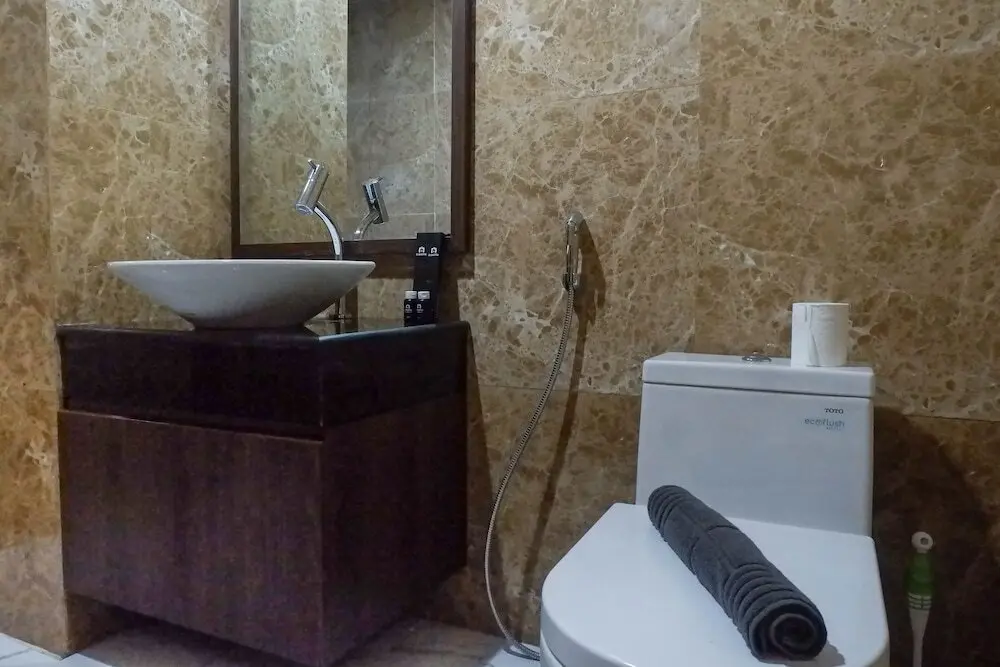 Сурабая: Classy 1BR Apartment with Pool View at Grand Sungkono Lagoon