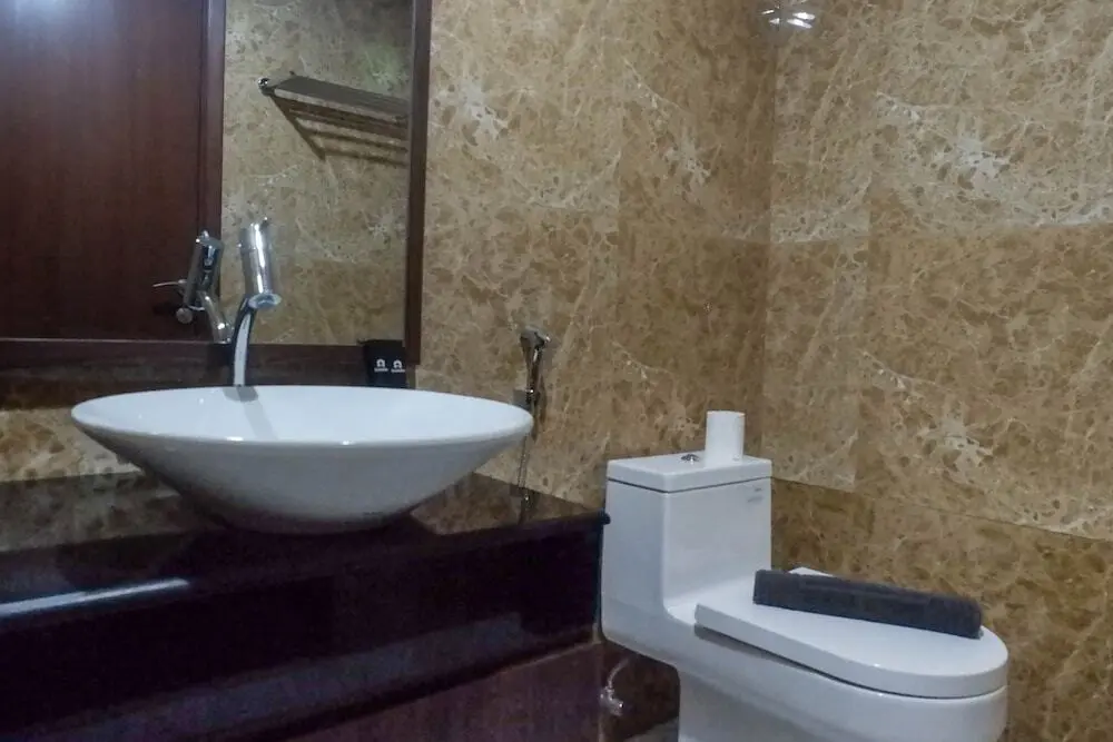 Сурабая: Classy 1BR Apartment with Pool View at Grand Sungkono Lagoon