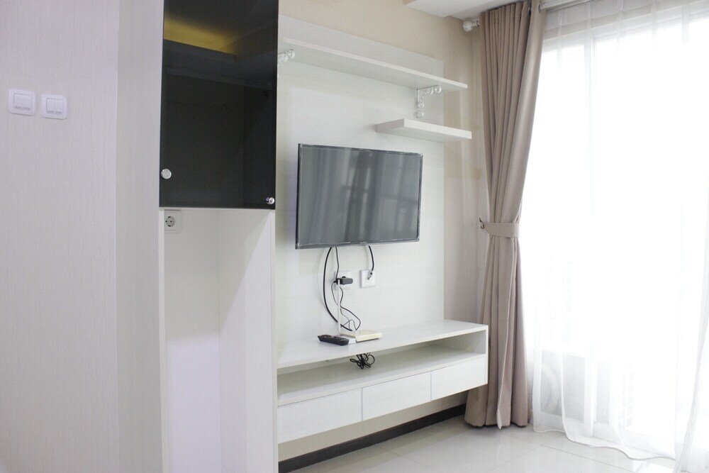 Бандунг: Picturesque 2BR Apartment at Gateway Pasteur near Exit Toll