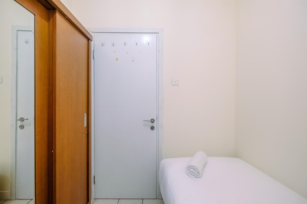 Джакарта: Comfort Green Pramuka 2BR Apartment