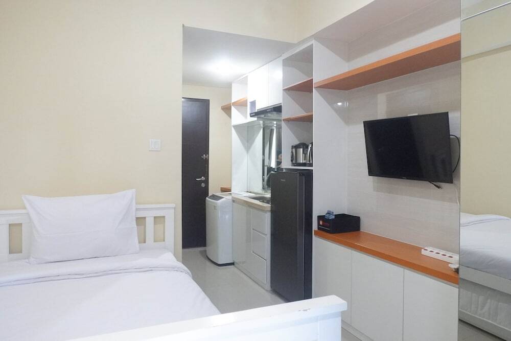Сурабая: Cozy Studio Room Apartment at Tamansari Papilio