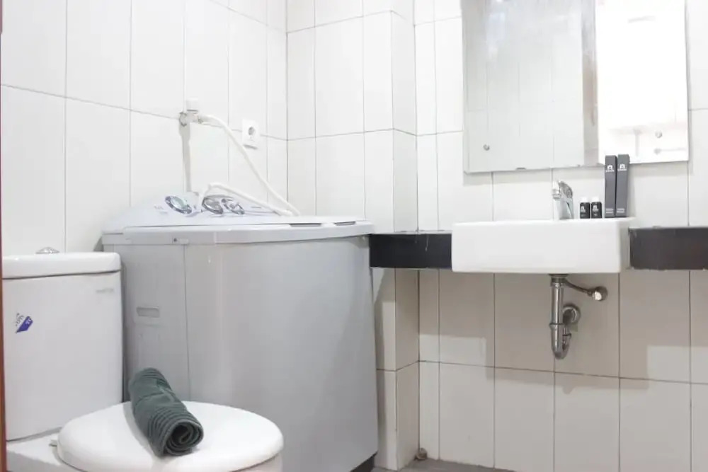 Бандунг: Bright Studio Room at Dago Suites Apartment near ITB