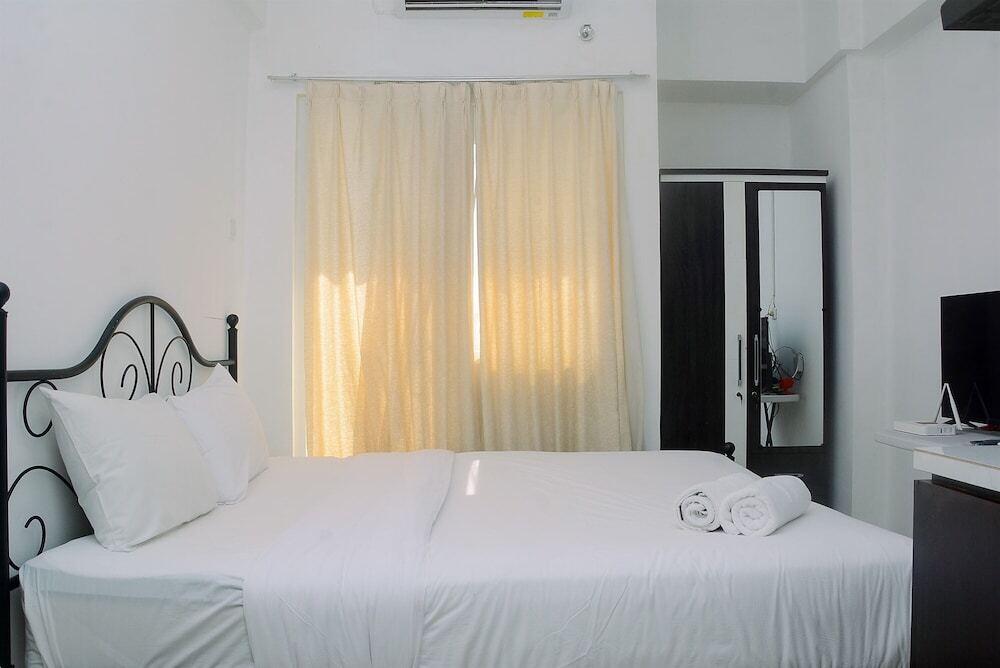 Джакарта: Simply and Homey Studio at Green Pramuka Apartment