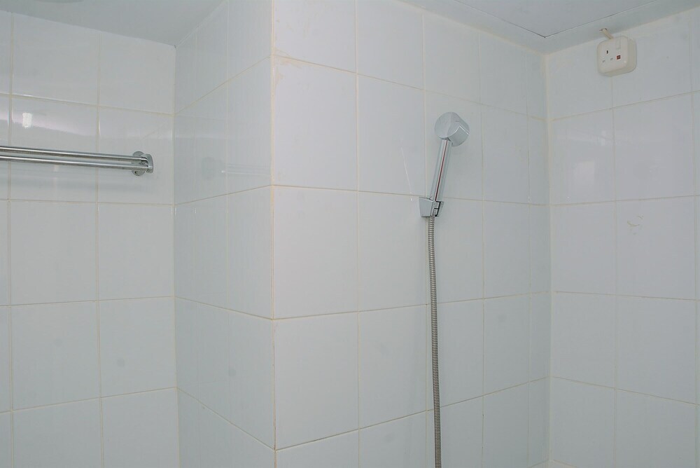 Джакарта: Simply and Homey Studio at Green Pramuka Apartment