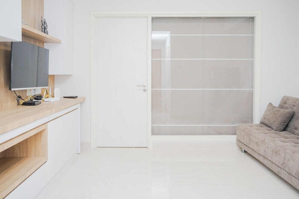Тангеранг: 1BR Modern and Spacious at Skandinavia Apartment