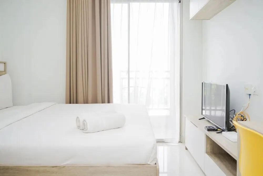 Тангеранг: Comfort and Minimalist Studio Apartment at Springwood Residence