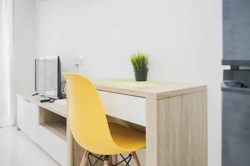 Тангеранг: Comfort and Minimalist Studio Apartment at Springwood Residence