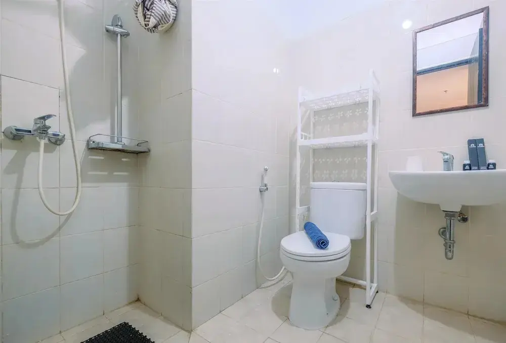 Джакарта: Comfort 2BR Apartment at Cervino Village