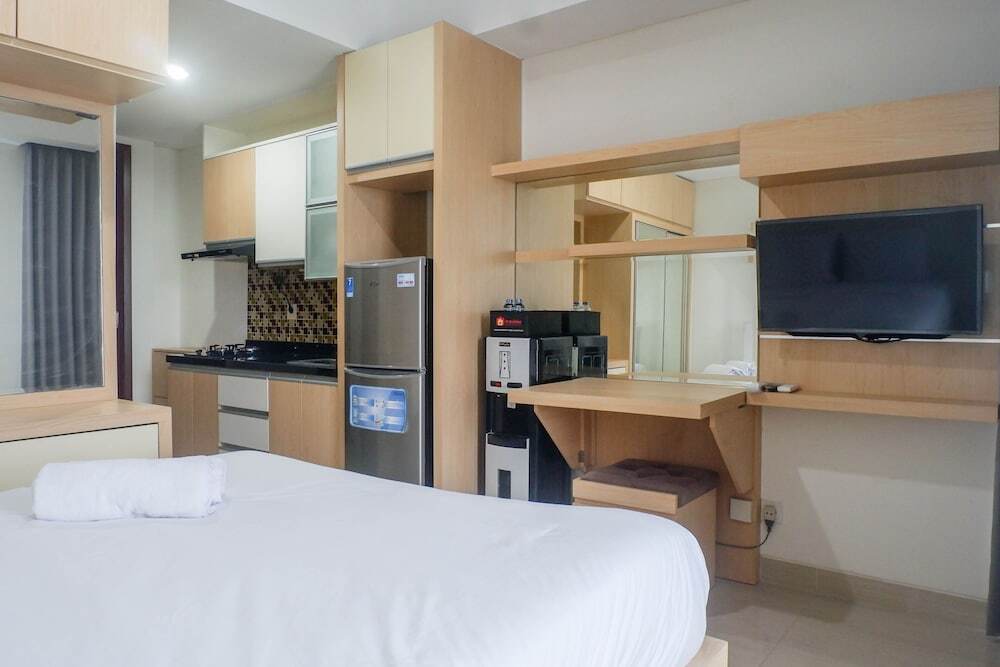 Сурабая: Spacious Studio Room Apartment at Grand Sungkono Lagoon