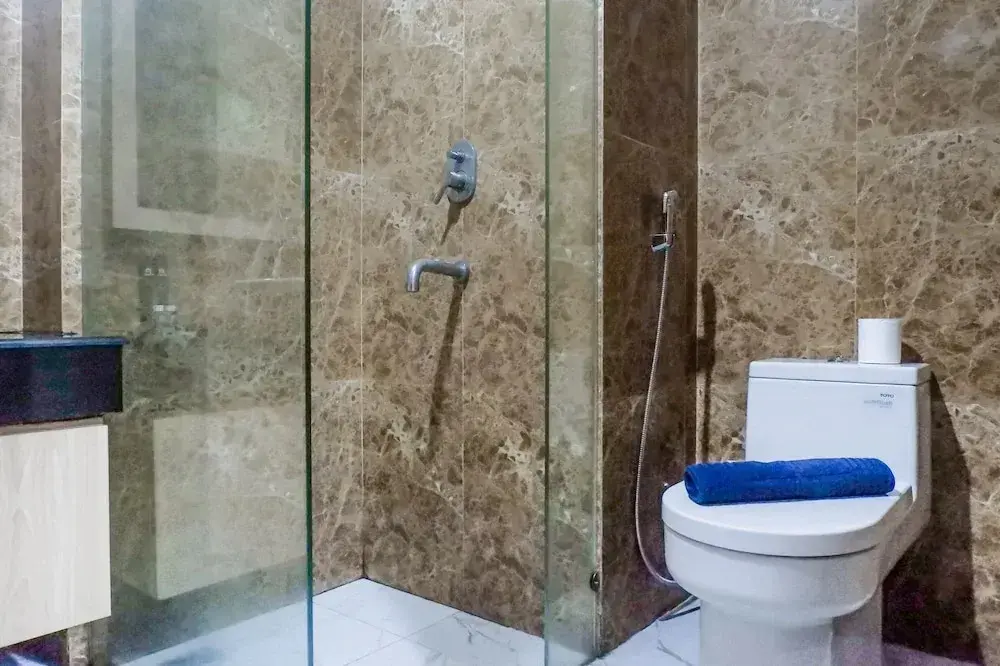 Сурабая: Spacious Studio Room Apartment at Grand Sungkono Lagoon