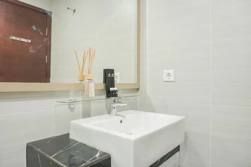 Джакарта: Brand New and Luxury 1BR at West Vista Apartment