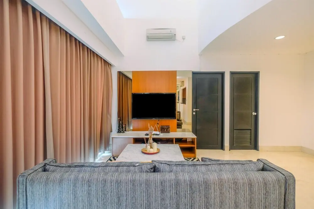 Джакарта: Elegant 2BR with Study Room Essence Dharmawangsa Apartment