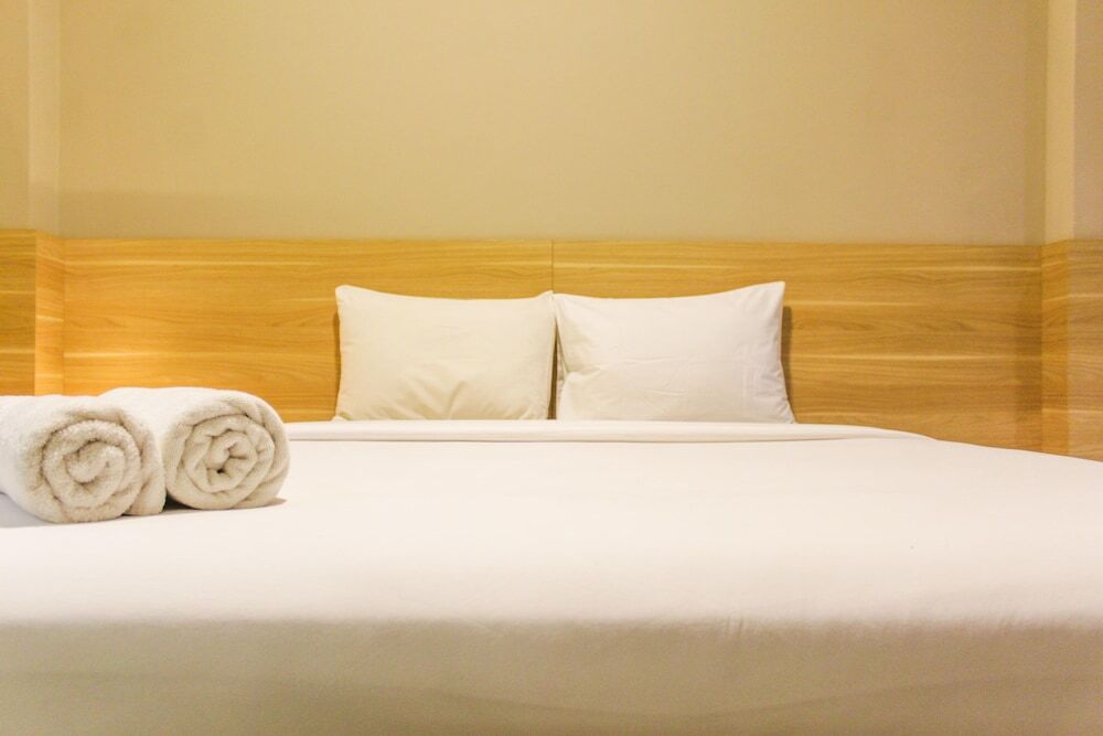 Чикаранг: Cozy and Comfortable Studio (No Kitchen) Apartment at Mustika Golf Residence