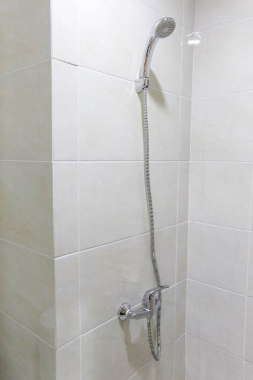 Чикаранг: Cozy and Comfortable Studio (No Kitchen) Apartment at Mustika Golf Residence
