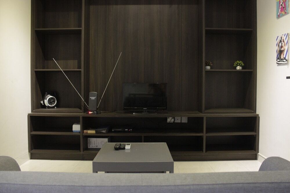 Бандунг: Spacious 2BR Apartment at Newton Residence near Toll Buah Batu