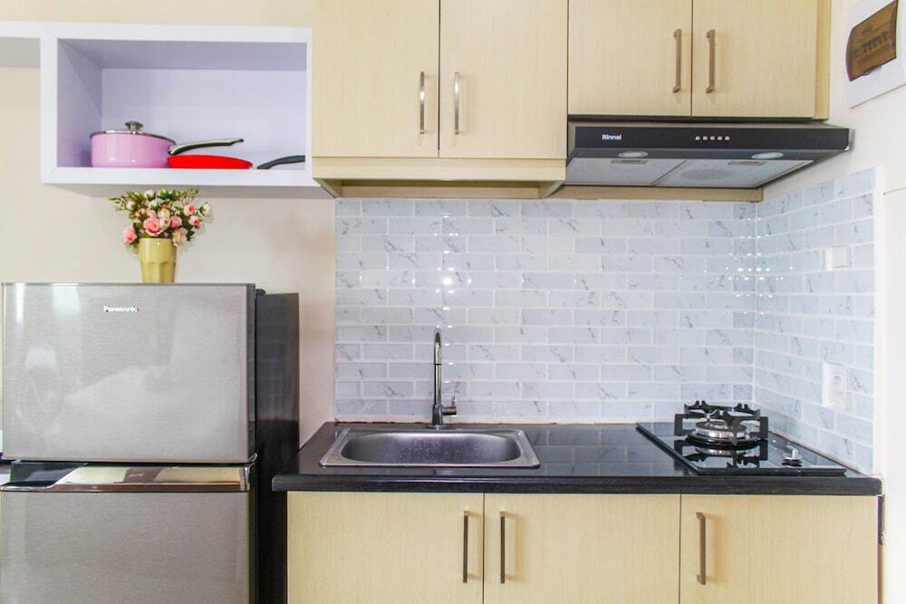 Legok: Modern Studio Apartment At B Residence