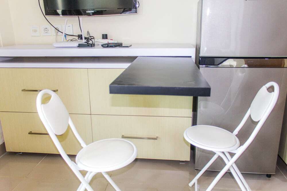 Legok: Modern Studio Apartment At B Residence