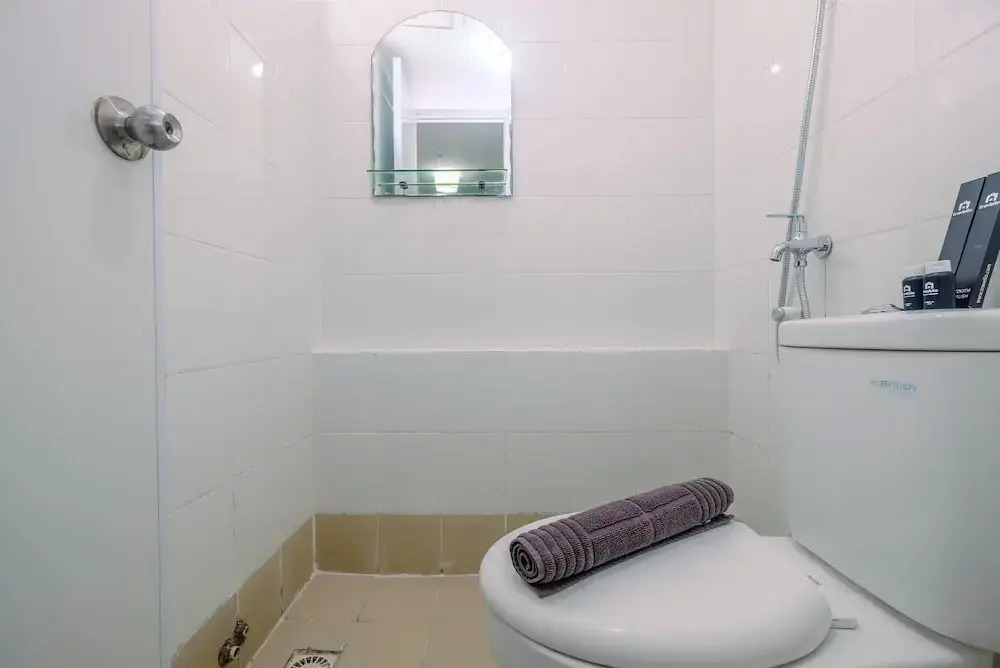 Джакарта: Clean and Simply Cozy 2BR Bassura City Apartment