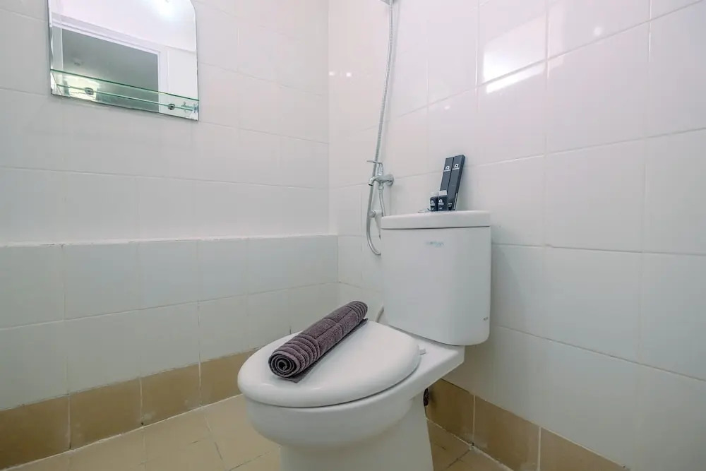 Джакарта: Clean and Simply Cozy 2BR Bassura City Apartment