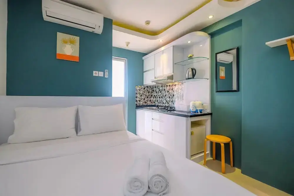 Джакарта: Simply Good Studio Bassura City Apartment