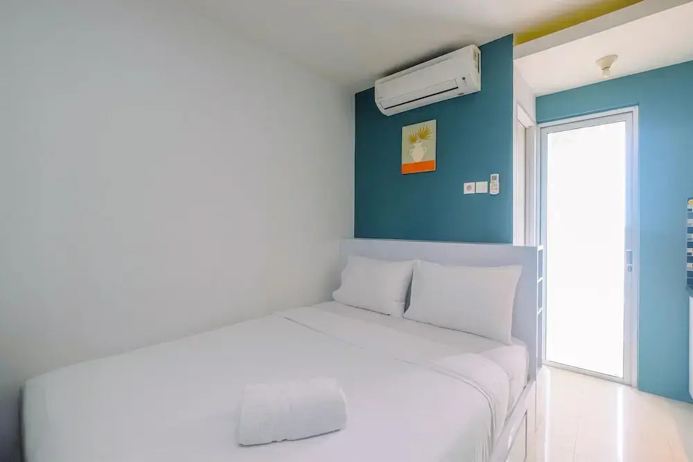 Джакарта: Simply Good Studio Bassura City Apartment