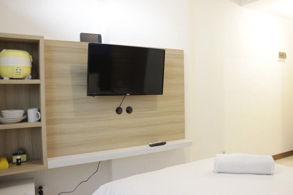 Бандунг: Pleasant Studio Semi Apartment at The Lodge Paskal near BINUS University