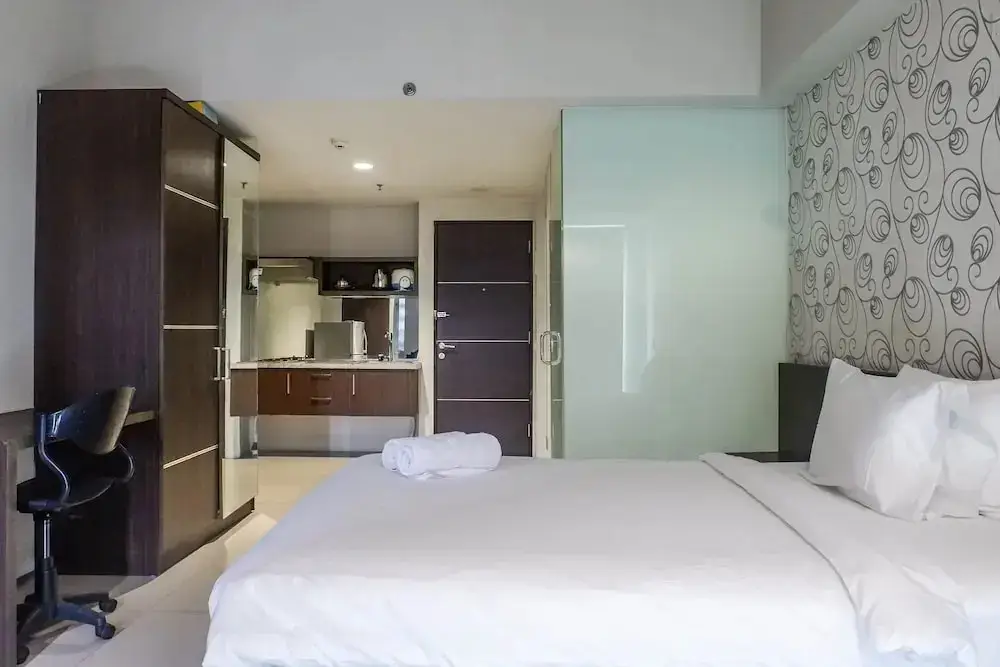 Сурабая: Classic Modern Studio Room Apartment at The Square Surabaya