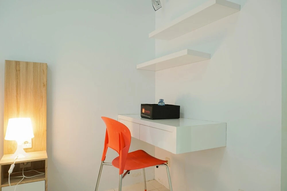 Джакарта: Simply Strategic and Homey Studio Signature Park Tebet Apartment