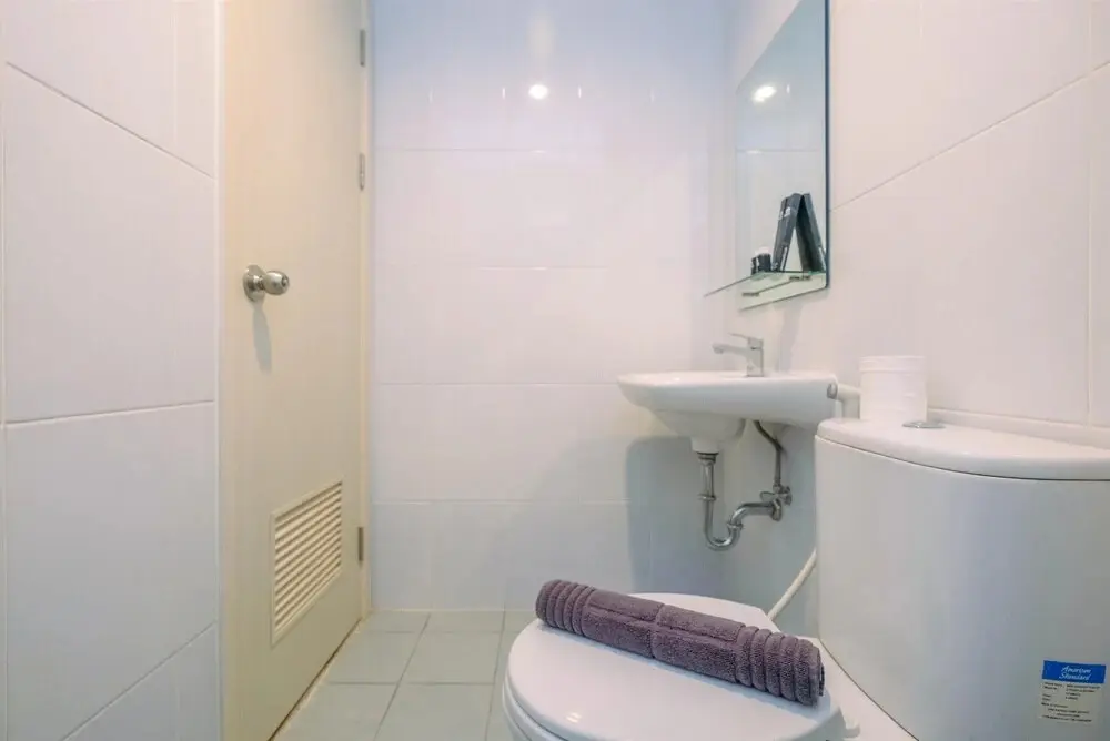 Бекаси: Modern and Compact Studio at Patraland Urbano Apartment