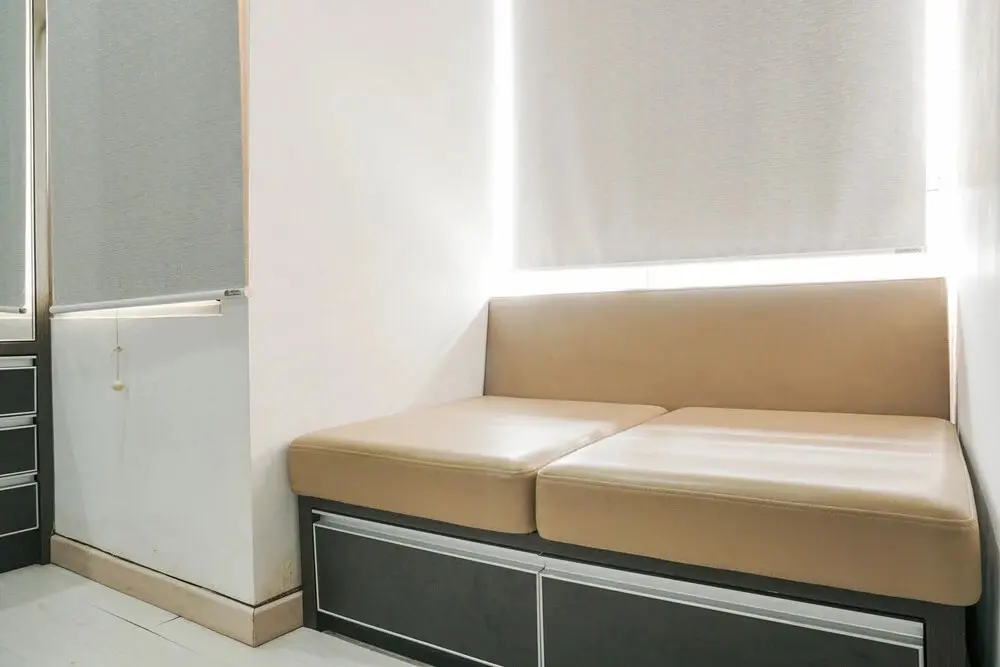 Джакарта: Simply Modern Classic Studio at Nifarro Apartment