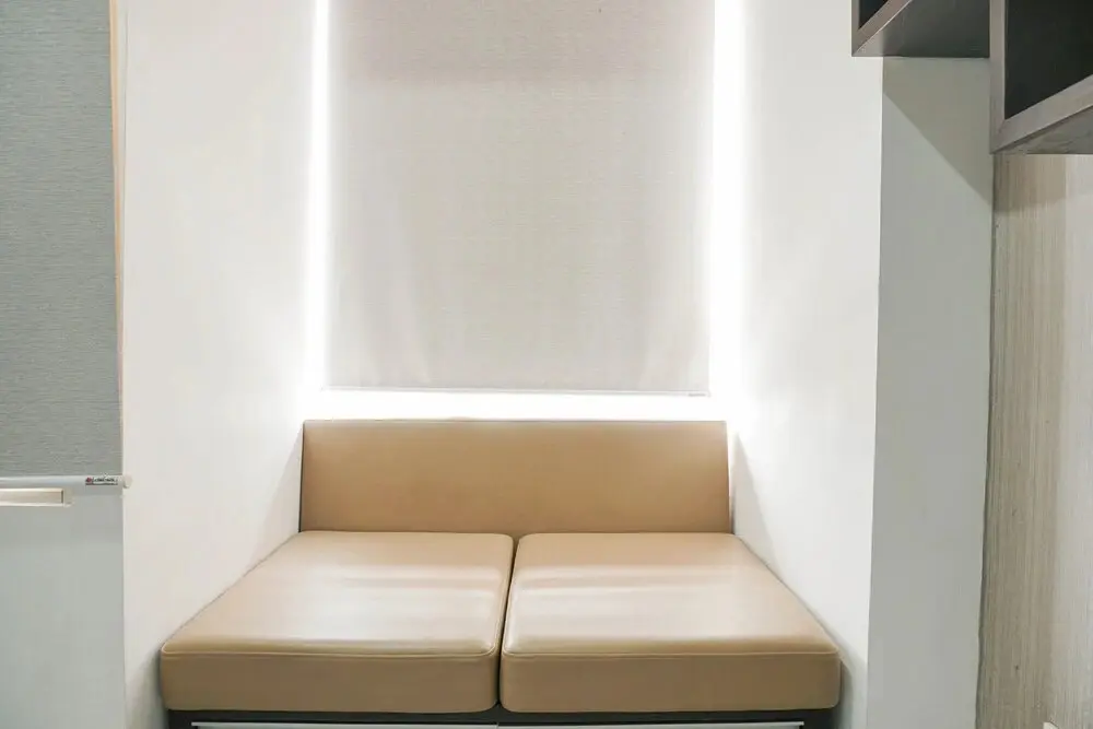 Джакарта: Simply Modern Classic Studio at Nifarro Apartment