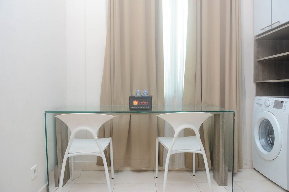 Джакарта: Comfort 1BR at The Boulevard Apartment
